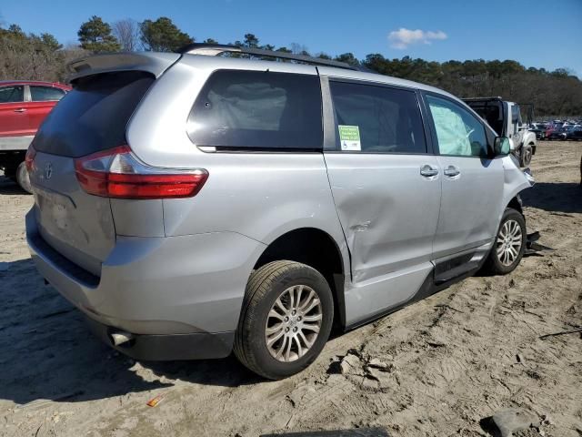 2017 Toyota Sienna XLE