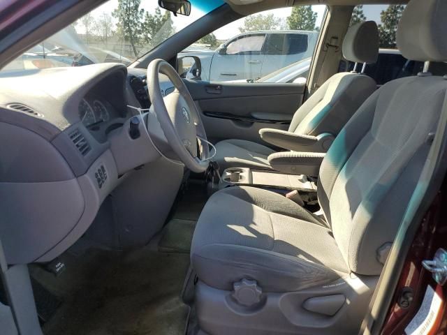 2004 Toyota Sienna CE