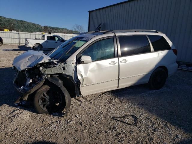 2004 Toyota Sienna XLE