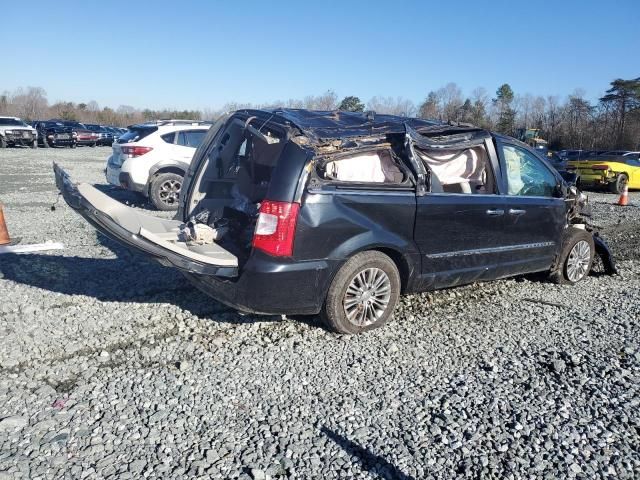 2013 Chrysler Town & Country Touring L