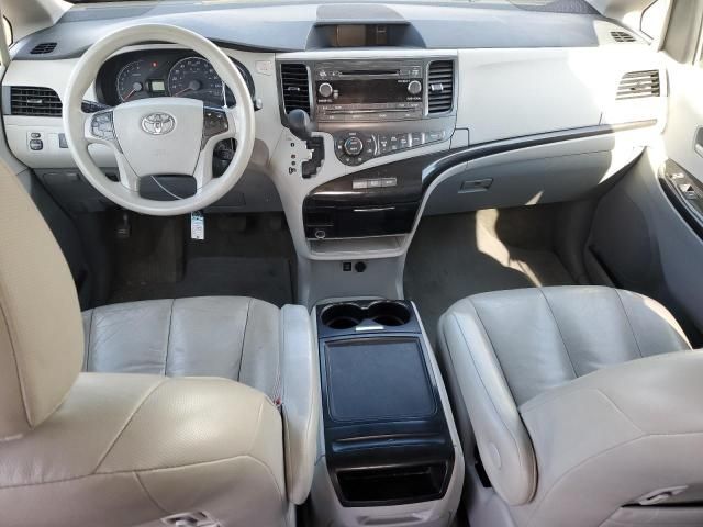 2014 Toyota Sienna LE