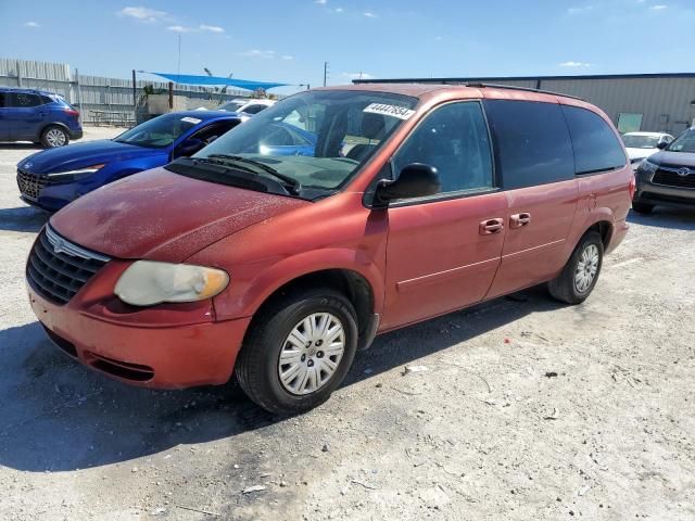 2007 Chrysler Town & Country LX