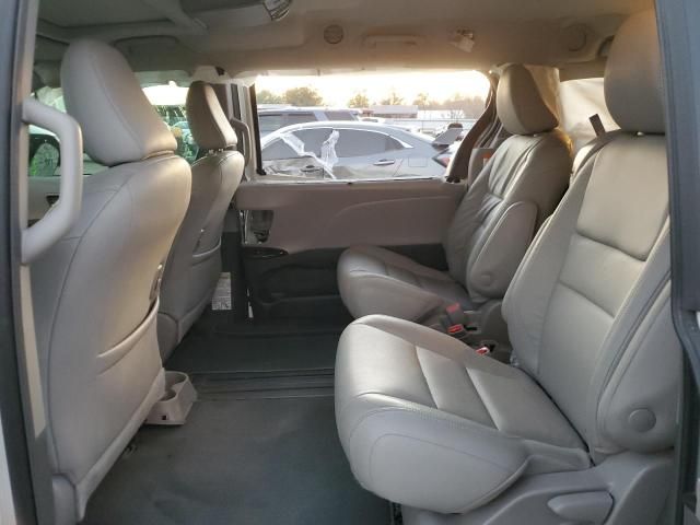 2018 Toyota Sienna XLE