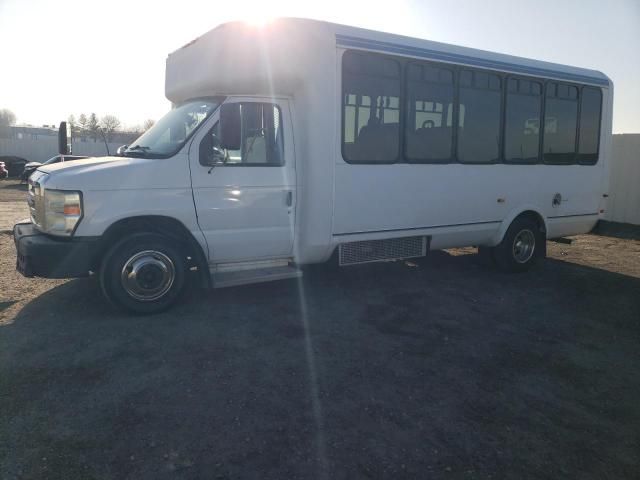 2011 Ford Econoline E450 Super Duty Cutaway Van