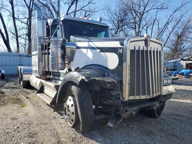 2011 Kenworth Construction W900