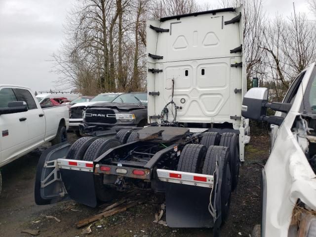 2019 Freightliner Cascadia 126