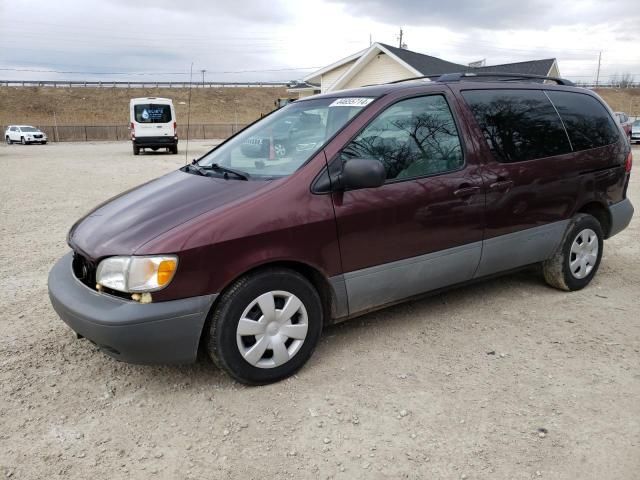 2000 Toyota Sienna LE