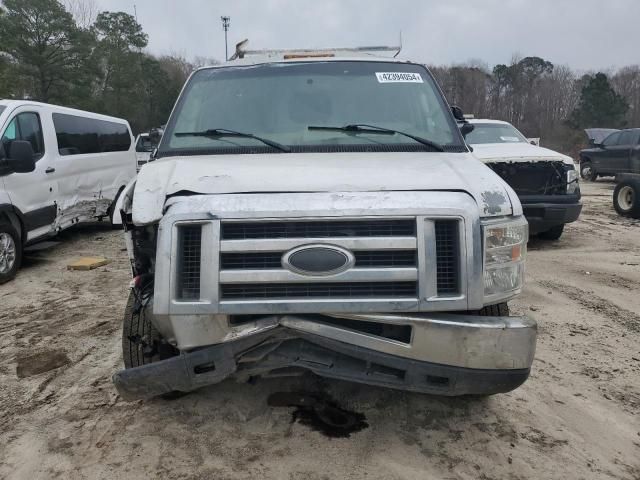 2014 Ford Econoline E350 Super Duty Cutaway Van