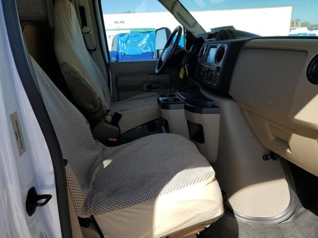 2016 Ford Econoline E450 Super Duty Cutaway Van