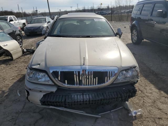 2005 Lincoln Town Car Signature Limited