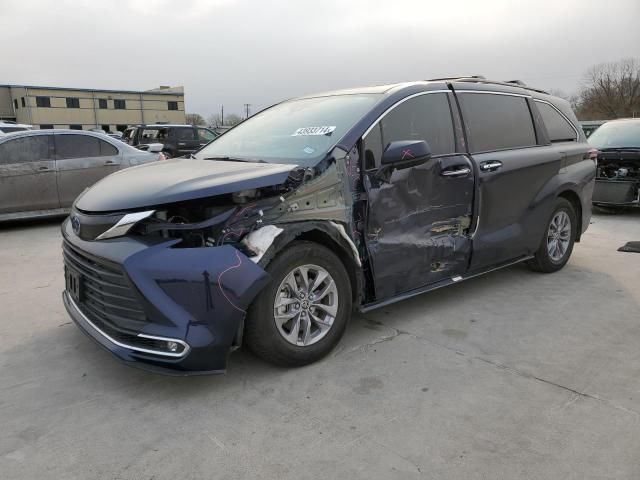 2022 Toyota Sienna XLE