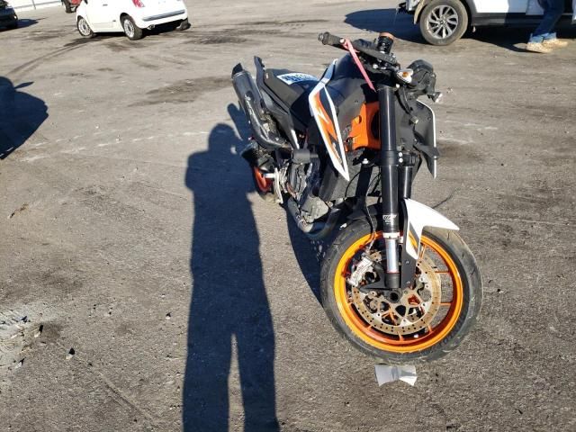 2021 KTM 890 Duke R