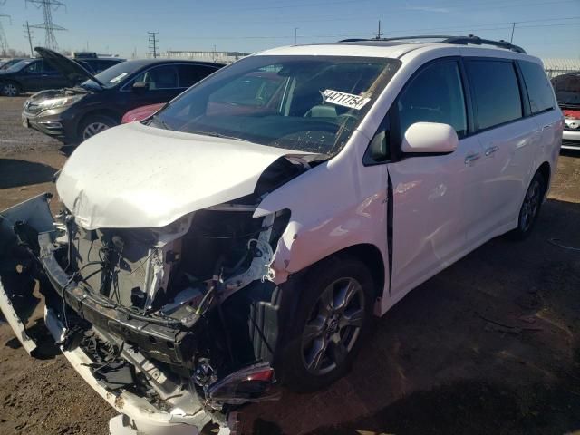 2019 Toyota Sienna SE