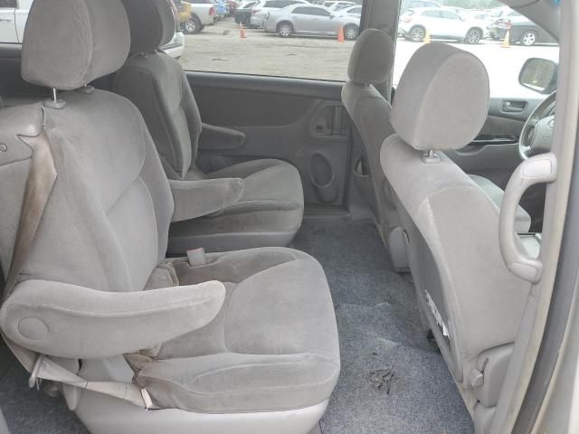 2005 Toyota Sienna CE