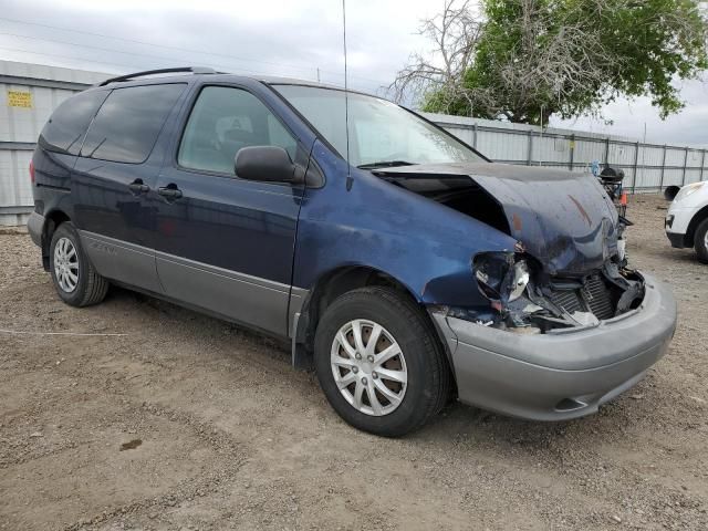 2001 Toyota Sienna LE