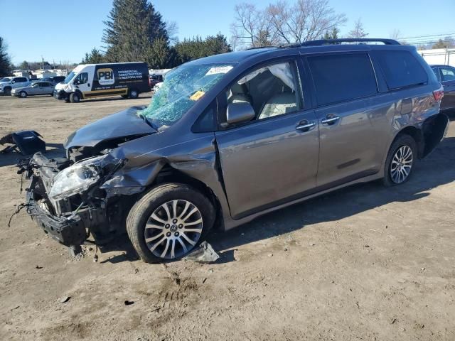 2018 Toyota Sienna XLE