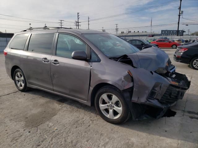 2019 Toyota Sienna LE