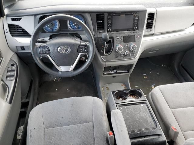 2020 Toyota Sienna LE