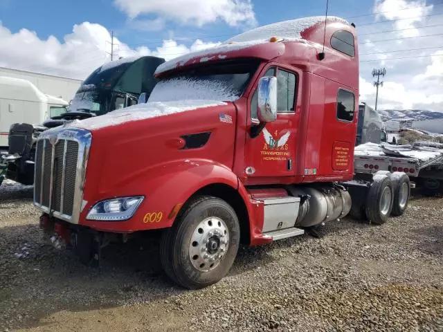 2013 Peterbilt 587