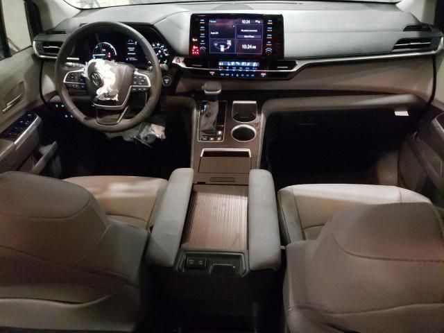 2022 Toyota Sienna XLE