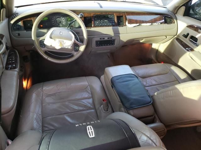 2000 Lincoln Town Car Signature