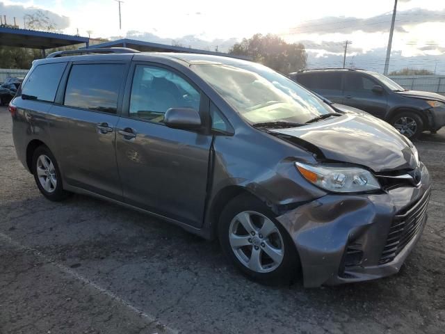 2018 Toyota Sienna LE