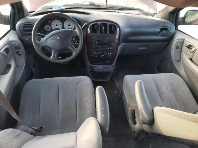 2004 Chrysler Town & Country LX