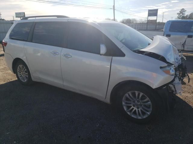 2016 Toyota Sienna XLE