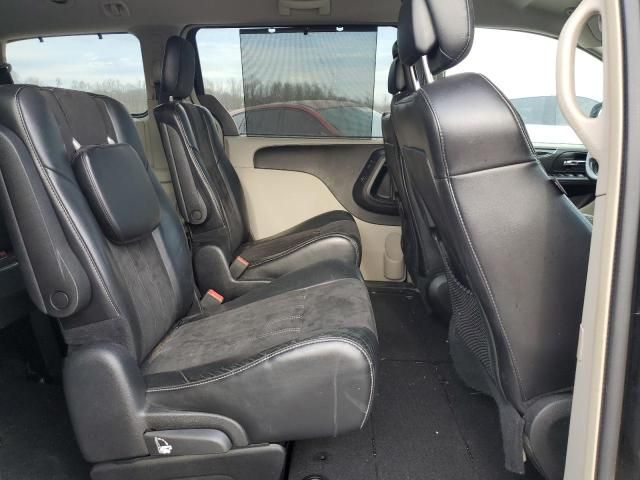 2014 Chrysler Town & Country Touring L