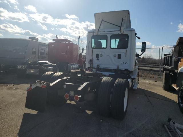 2015 Freightliner Cascadia 113