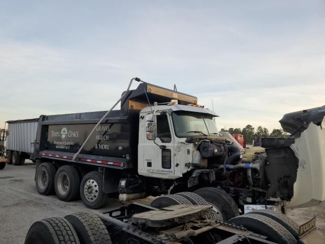 2018 Mack 700 GU700