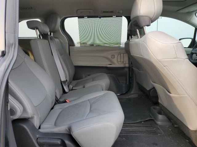 2022 Toyota Sienna XLE