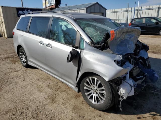 2020 Toyota Sienna XLE