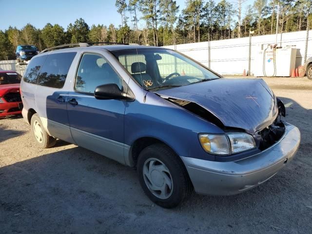 2000 Toyota Sienna LE