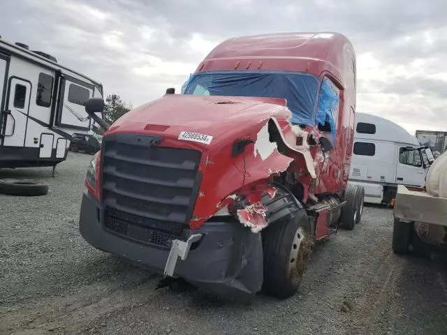 2020 Freightliner Cascadia 126