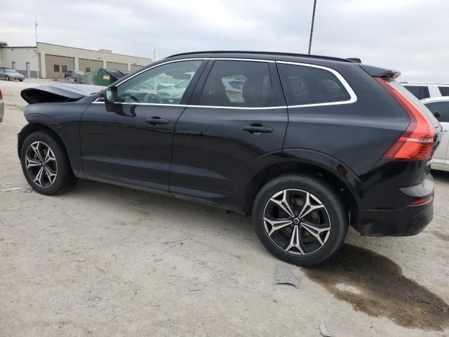 2022 Volvo XC60 B5 Momentum