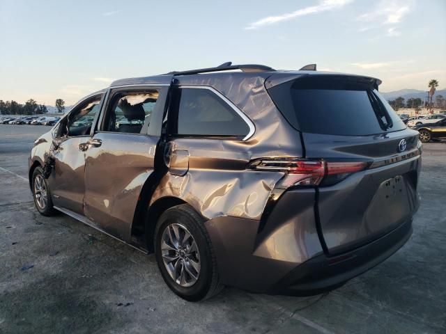 2021 Toyota Sienna XLE