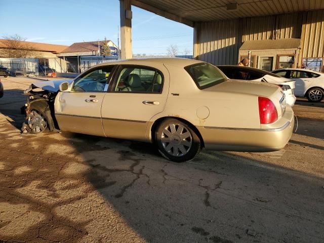 2005 Lincoln Town Car Signature Limited