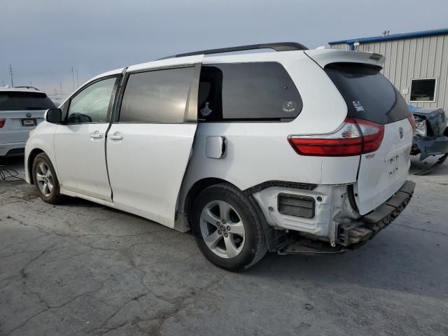 2019 Toyota Sienna LE