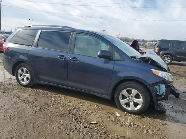 2018 Toyota Sienna LE