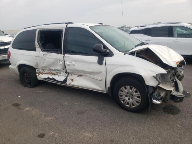 2005 Chrysler Town & Country LX