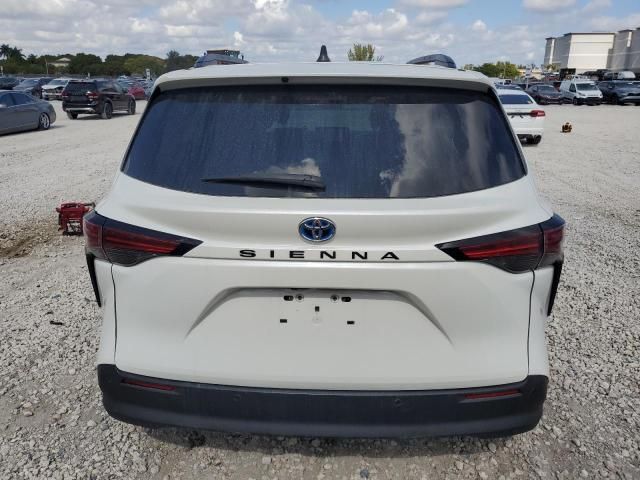 2021 Toyota Sienna XLE