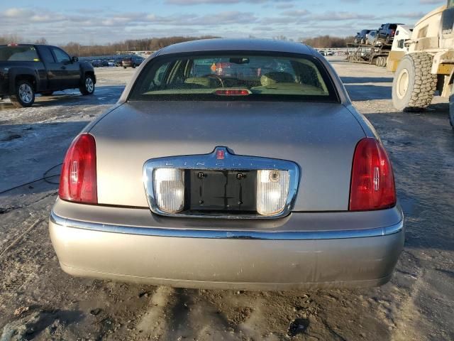 2002 Lincoln Town Car Signature