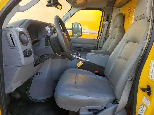 2022 Ford Econoline E350 Super Duty Cutaway Van