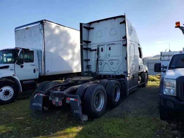 2021 Freightliner Cascadia 126