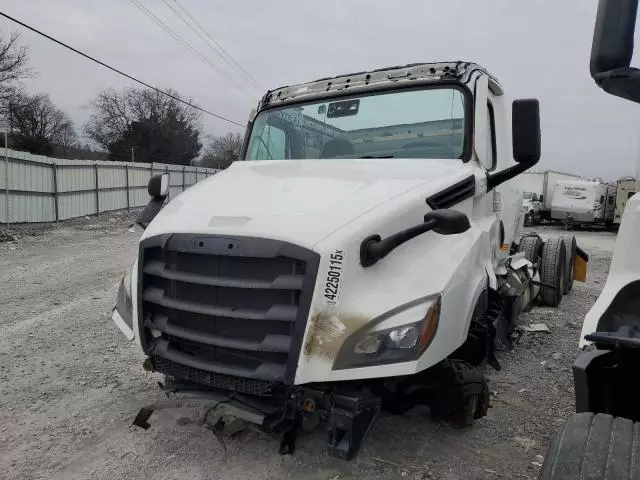 2021 Freightliner Cascadia 126