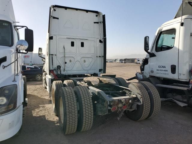 2019 Freightliner Cascadia 126