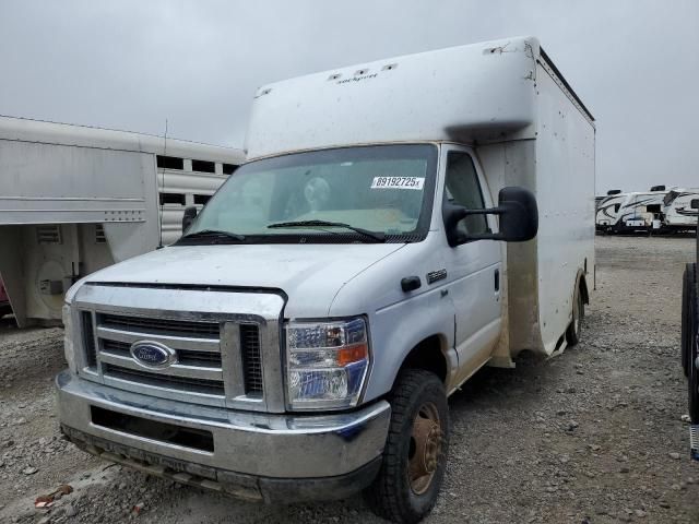 2018 Ford Econoline E350 Super Duty Cutaway Van