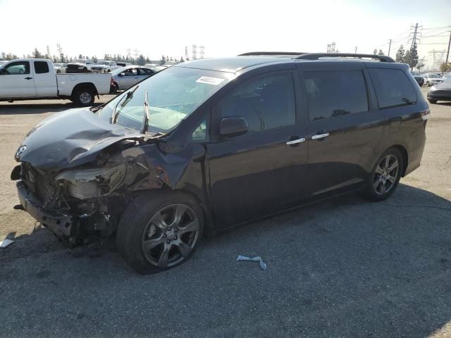 2017 Toyota Sienna SE