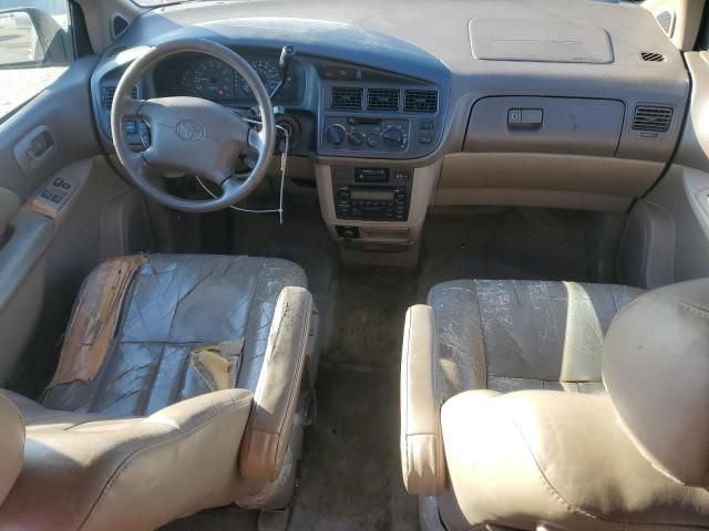 2000 Toyota Sienna LE